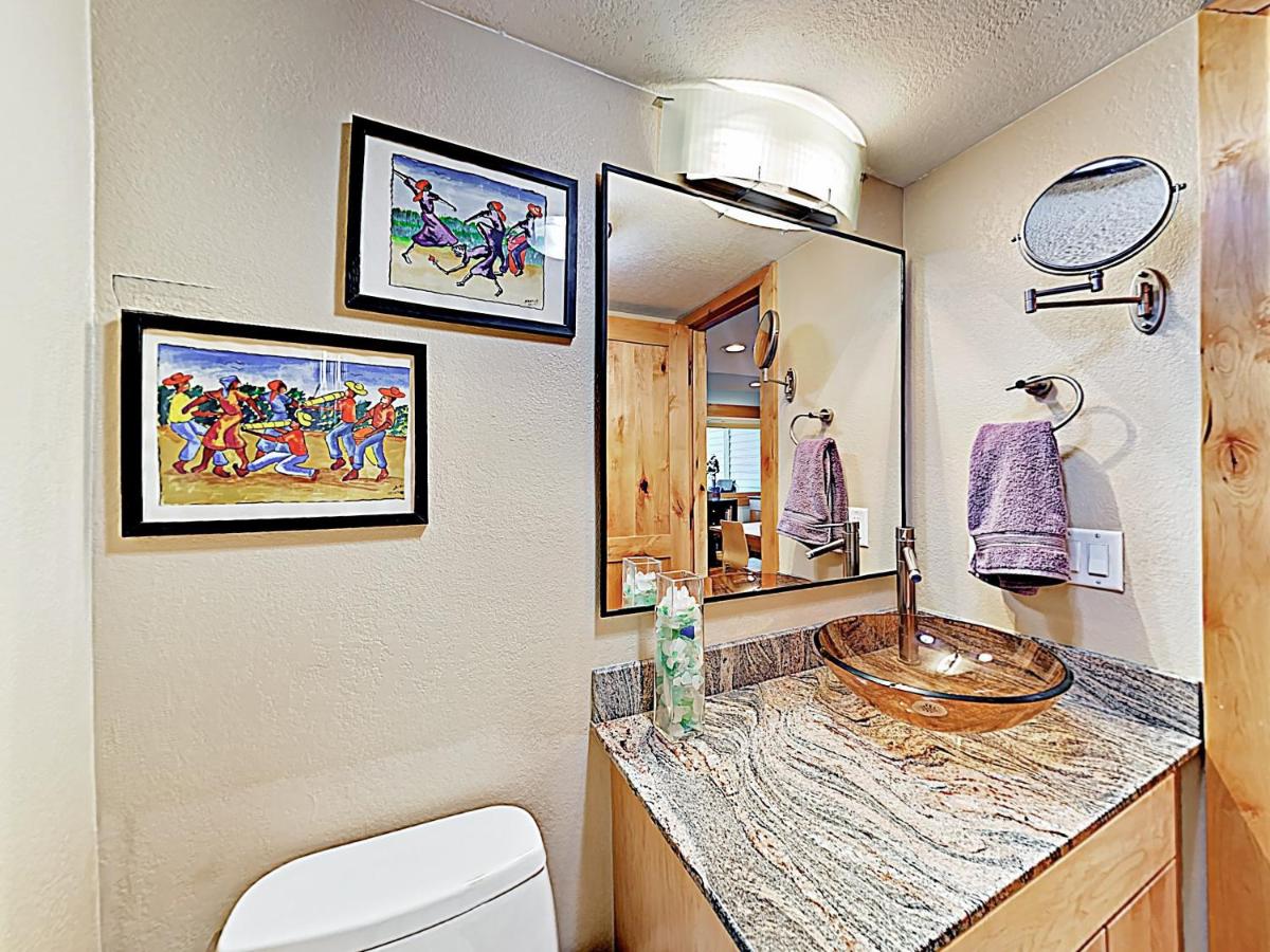 Popular attractions Area Nearby Property